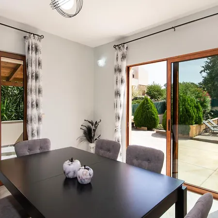 Villa Alex With Private Pool And Jacuzzi