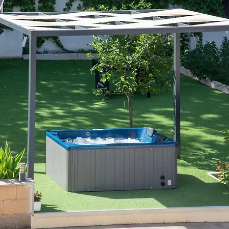Villa Alex With Private Pool And Jacuzzi Prinés